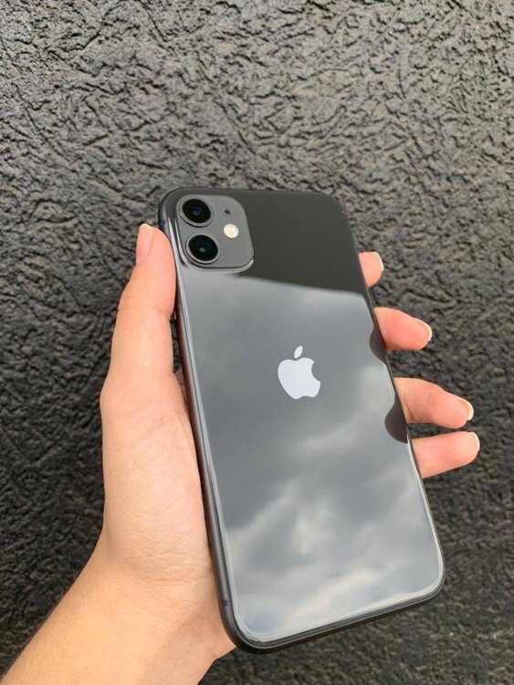 Продам iPhone 11