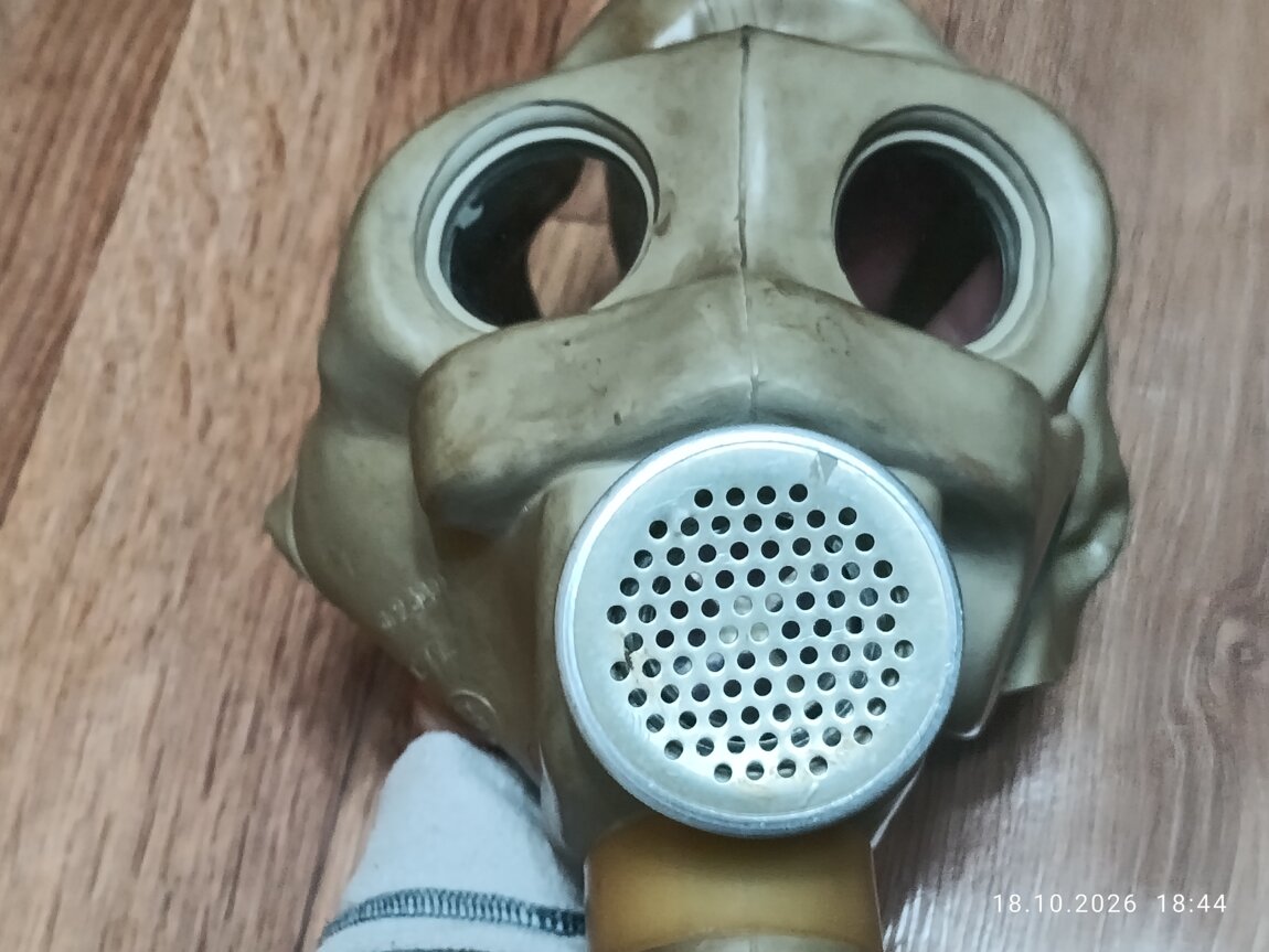 Продам противогазы и сумки для противогазов