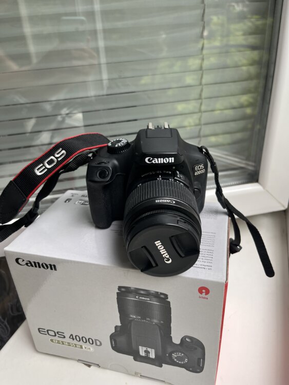 ПРОДАМ Canon EOS 4000D