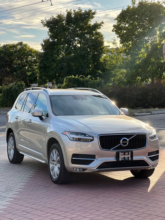 Volvo XC90 T6 AWD| 2016 год Премиальный 7-местный кроссовер