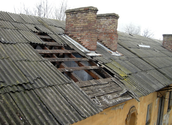 Ремонт старых шиферных крыш