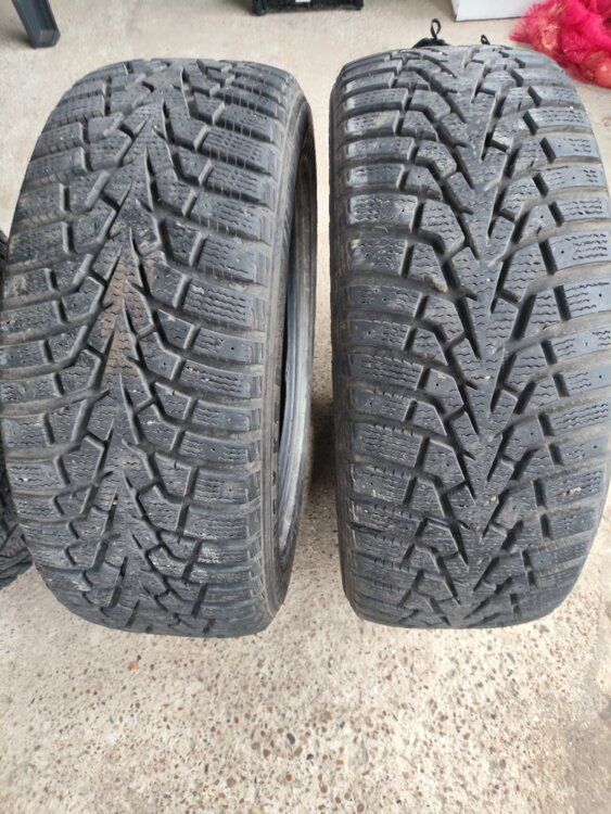 1 пара зимних шин 225/55 R17 Maxxis