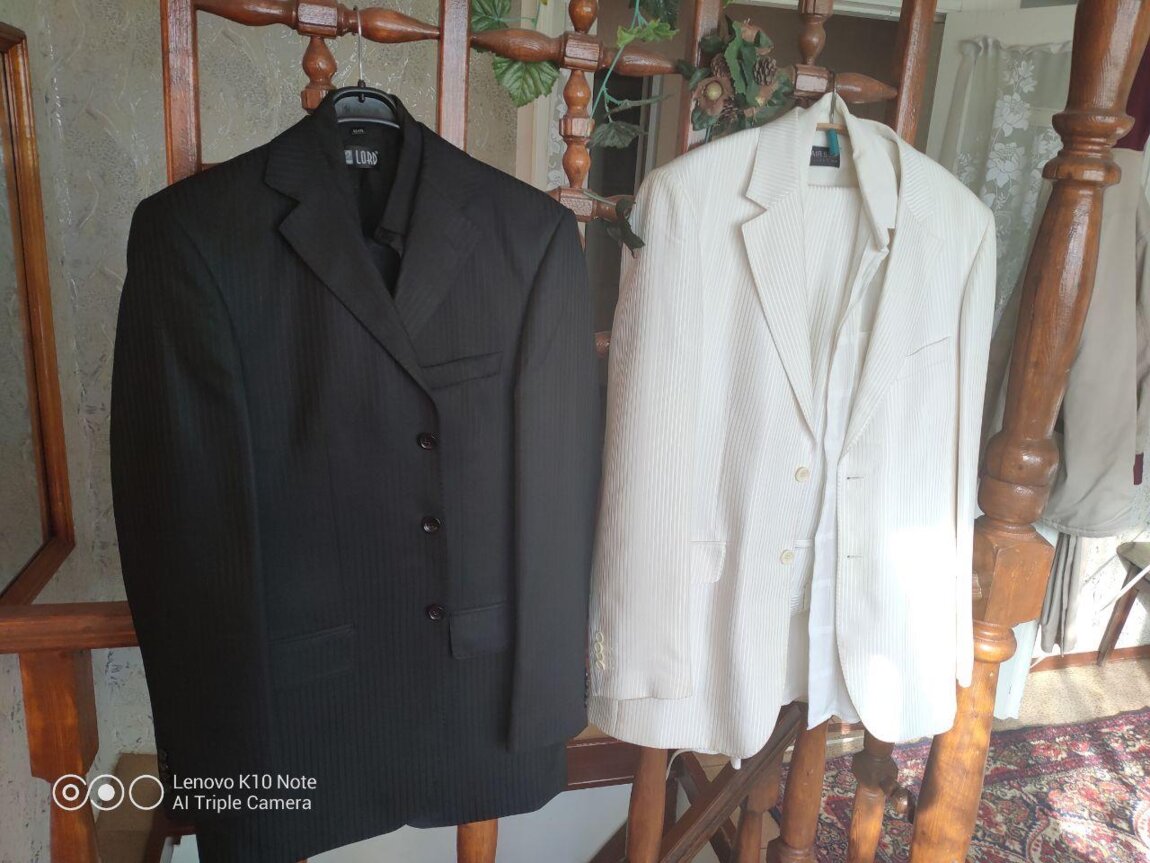 Продам костюм, 52 размер, одеты пару раз. 100$/шт.