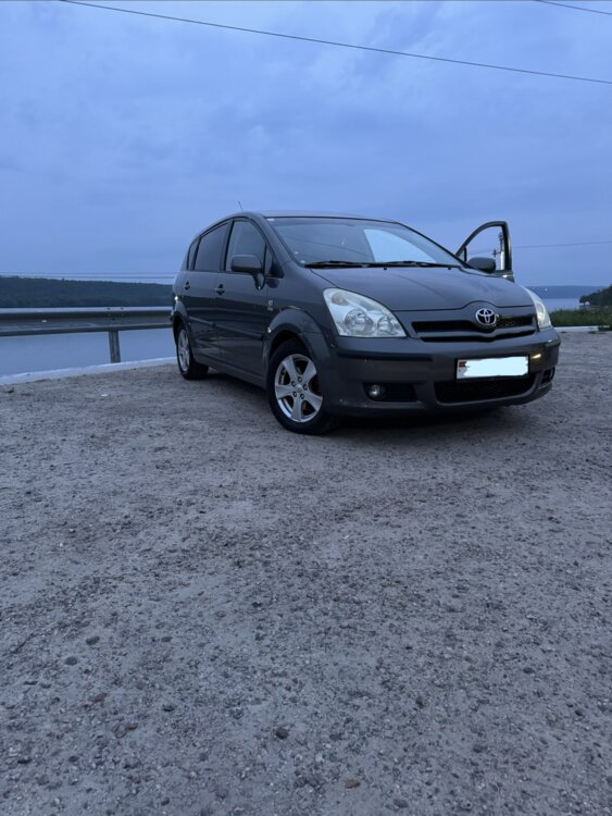 Продам Toyota Corolla Verso
