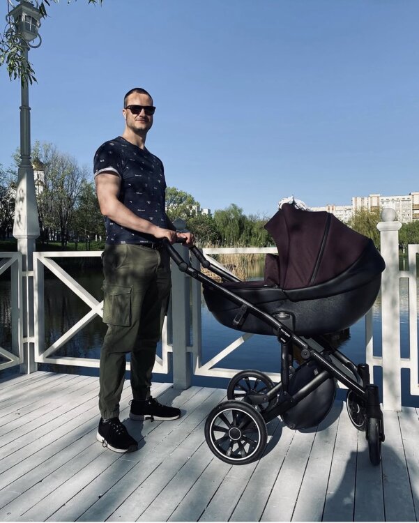 Продам стильную коляску Anex m/type 2 в 1