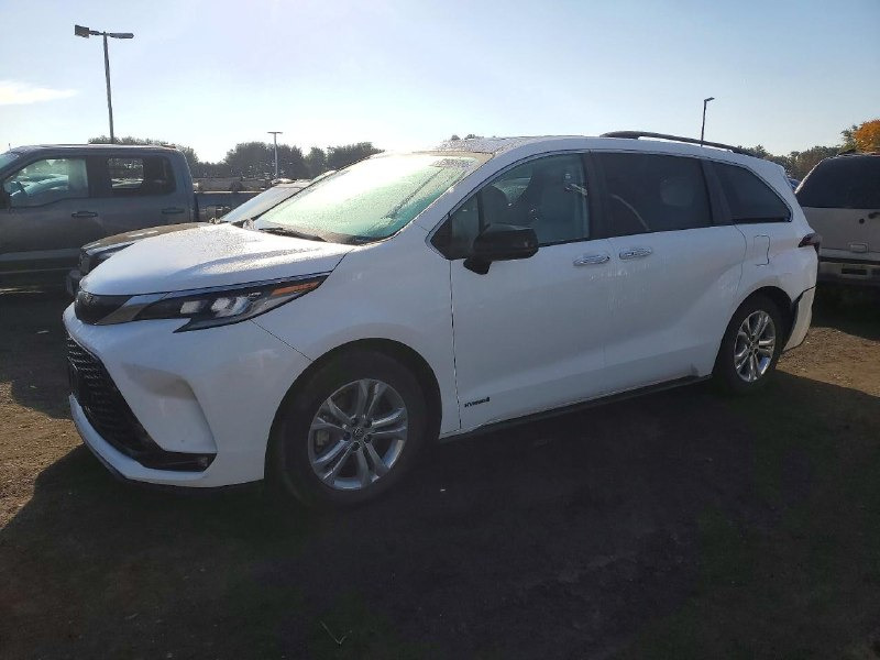 2021 TOYOTA SIENNA XSE