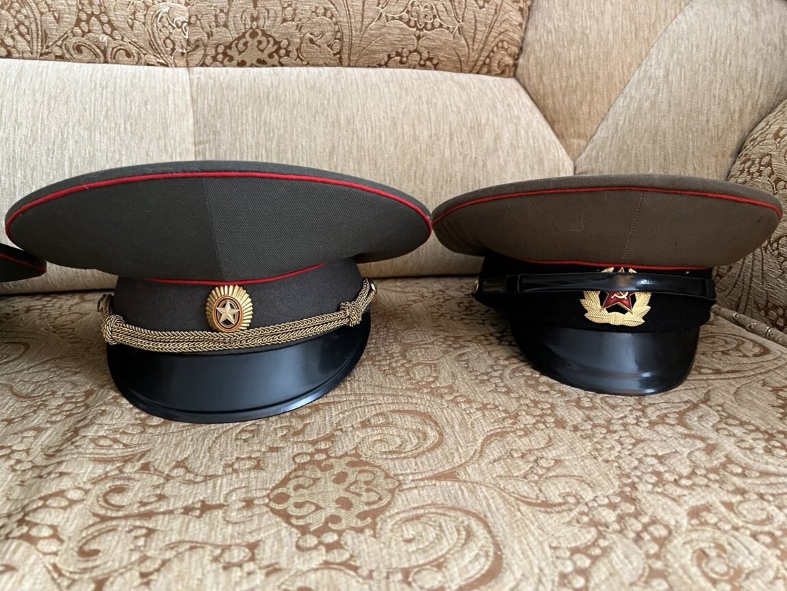 Продам фуражки армейские