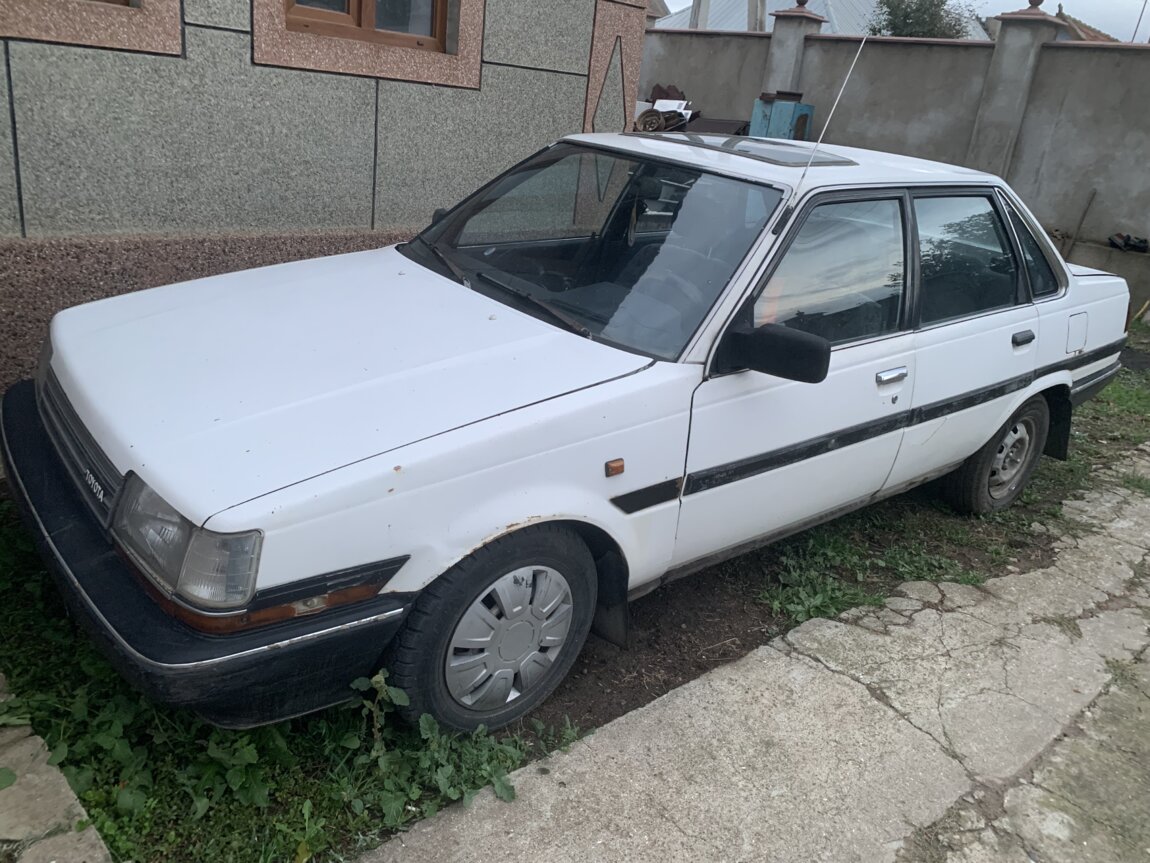 Продам тойоту Карина 1.6 бензин. 1987г