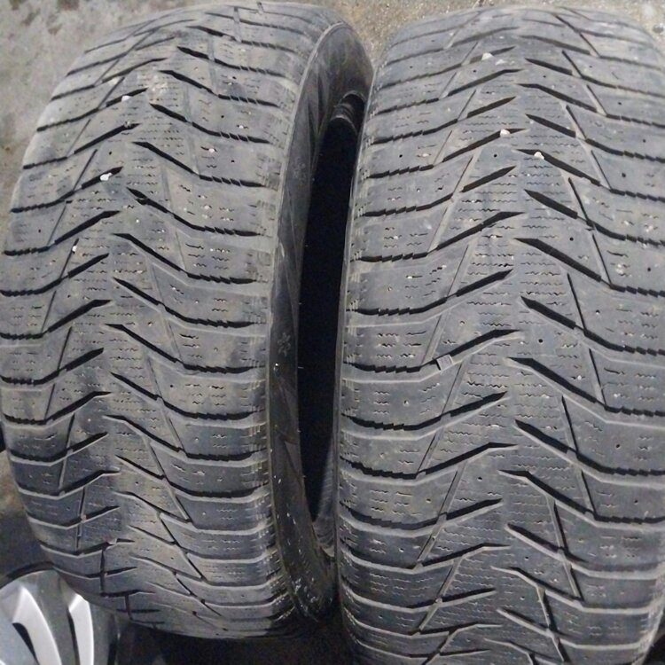 Продам две зимние шины 215/55/17