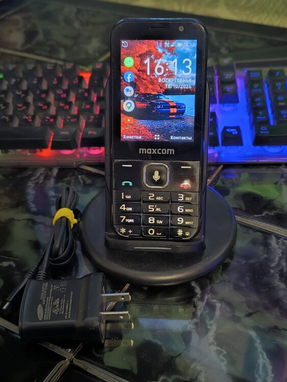 450р Maxcom mk281 (VoLTE) хороший. надежный. Большой экран и кнопки.
