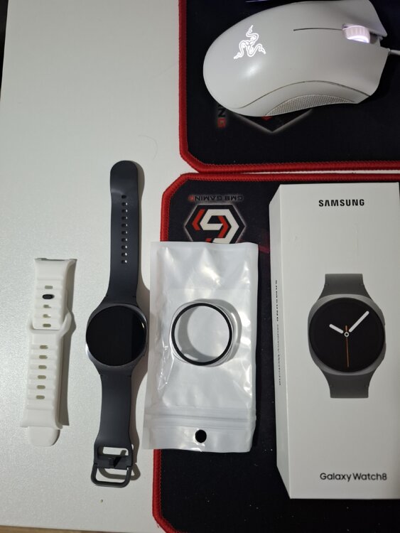 ​Samsung Galaxy Watch 8 40mm LTE (eSIM) — Состояние новых, 3 месяца ис