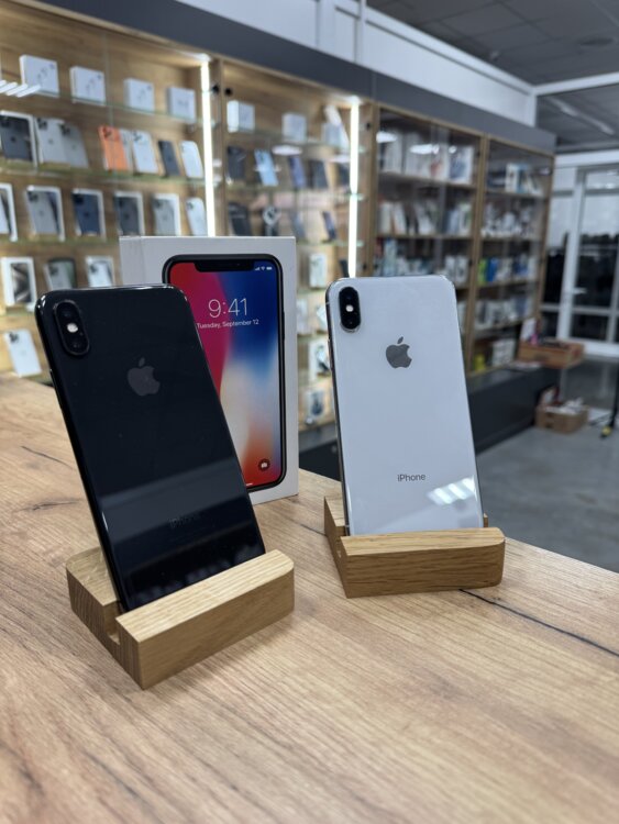 Apple iPhone X 256GB Black & White