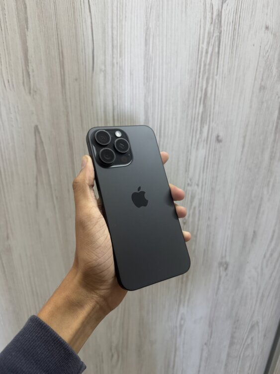 IPhone 16 pro 690$