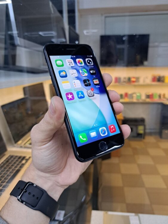**iPhone SE 2020 • 128 GB • ИДЕАЛЬНОЕ СОСТОЯНИЕ**