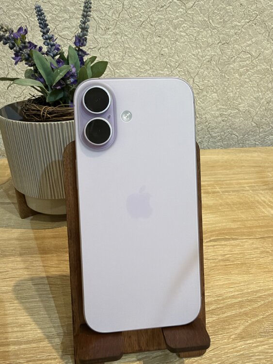 Новый iPhone 17 256 в красивом цвете лаванда 970$