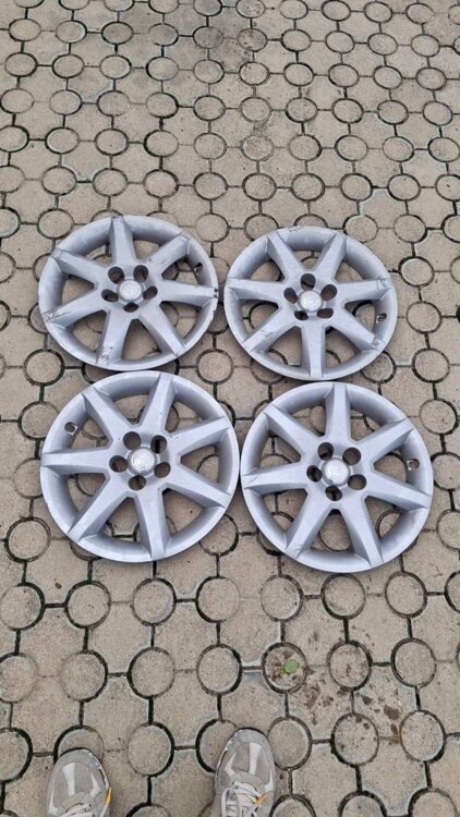 Ветровики ASX / мухобойку Outlander и колпаки Toyota Prius R16