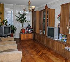 Bd. Dacia colt bd. Traian, etajul 2 din 9, mijloc
