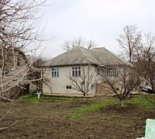Vind - casa, cu teren 7 ari in or. Ialoveni, linga drum asfaltat