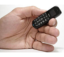 Telefon de marimea unui card bancar