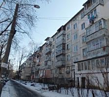 Зелинского, 2-комн., напротив парка Долина Роз, 47 м2, чистая, жилая.