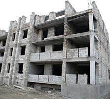 Яловень. 6-ти эт. дом 60 квартир подняты 4 эт., 34 сот. кажд. эт. 730м