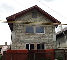 Продается 2-этажный дом, вместе с времянкой