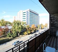 Centru, ASEM! Apartament cu 3 odăi, etajul 4 din 5! Mijloc! Cotileț!