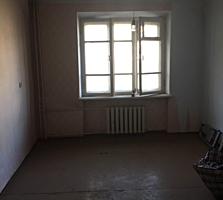 Продается трехкомнатная квартира + Гараж в Центре. Сталинка. 3/4