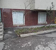 De vânzare urgentă apartament cu 2 odăi la demisol! 52m2! Loc bun!