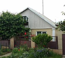 Продам 2_а дома на одном участке с двумя отдельными входами. Торг.
