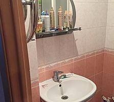 Продам 3 комнатную квартиру на Шелковом. Автономное отопление.