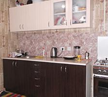 Vind apartament cu 3 odai cu reparatie buna!!! Seria 143! Ciocana.