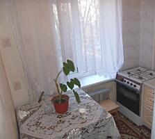 Etajul 2, din mijloc, casa din coteleț, str. Zelinskii