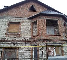 Продается двухэтажный недостроенный дом в тихом, спокойном районе.