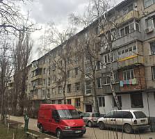 Брежневка на Ботанике 4 этаж 5, двухсторонняя, середина.