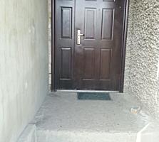 Vind apartament cu 2 camere, or. Floresti, garaj, beci