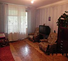 Продается 2-комн. 2 этаж Трандафирилор 29/1.