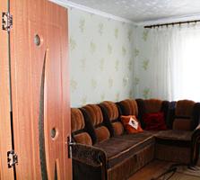 Продается 2-комнатная квартира. Леова. 4-й этаж. Газ-отопление. Гараж.