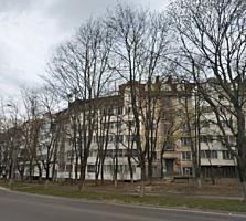 2-комн., Трандафирилор, 2/5 этаж, 47 м2, двусторонняя, напротив парка!