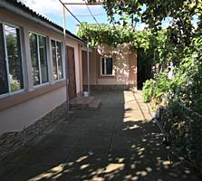 Продам дом возле Ориона, 4 комнаты все удобства, ремонт, гараж. Торг.
