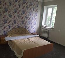 Vind apartament cu 3 odaie la sol, incalzirea AUTONOMA. (Negociabil)