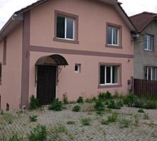 Telecentru, Schinoasa, Izvoarelor 131. „Townhouse”. Variantă albă.