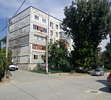 Продам 2х комнатную в центре на 2этаже