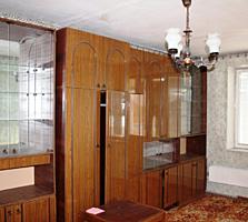 5/9, кухня 8 м2, р-н Коменатуры, во дворе м. гаражи, 16 000$