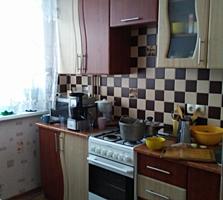 Солнечный, 2-комн. кв. с ремонтом 3/5 54/32/7 лоджия 6 кв. м.