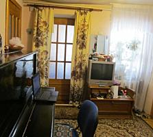 Jumatate de casa, intrare separata, comunicatii, linga Гипермаркeт
