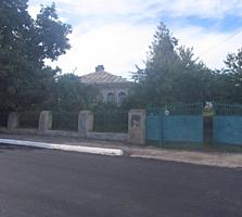1-этажный котельцовый дом 150кв. м. на 22 соток в центре г. Флоререшть