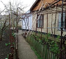 Дом в центре, 8 соток, 2 гаража, останется мебель, техника. 25000уе