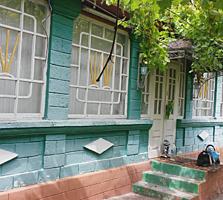 Дурлешты, дом, гараж, подвал, коммуникации, 10 соток, 33800 евро. Торг