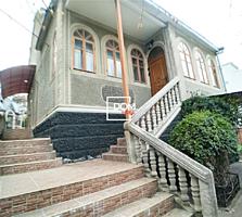 Spre vinzare Casa in 2 nivele.Botanica.Suprafata 180 mp + teren adiace